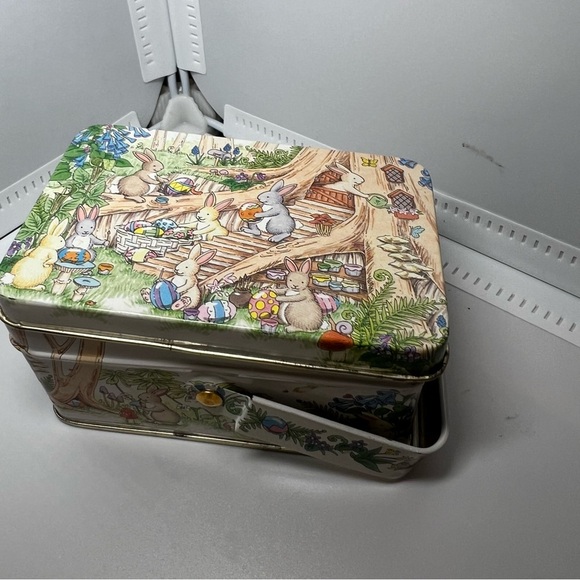 Hallmark Vintage Mini Easter Figures LOT With Easter Bunny Metal Case Holiday - Picture 4 of 6